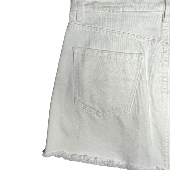 We the Free Zip It Up Vintage White Distressed Raw Hem Jean Mini Skirt Size 29 - Picture 7 of 13